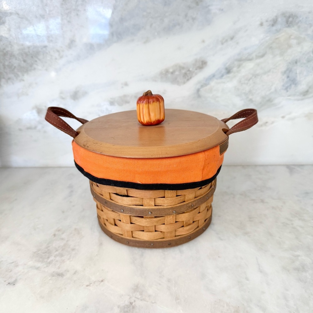 Longaberger 2005 Bushel Basket with Lid, Ghost liner, protector, Pumpkin Topper